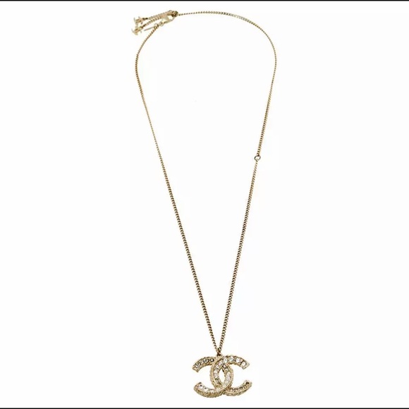 ⭐️ SOLD ⭐️ Authentic Chanel Gold CC Charm Necklace - Picture 5 of 10